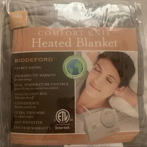 Comfort knit heated blanket